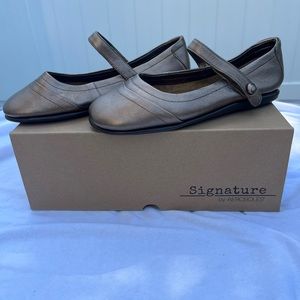 Signature by Aerosoloes solar eclipse bronze flats